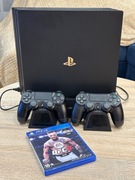 PlayStation 4 Pro (CUH-7208B) z dodatkowymi akcesoriami i grą UFC3