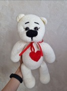 Maskotka miś handmade na szydełku walentynki 