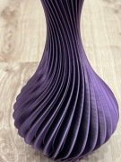 Przepiękny wazon dekoracyjny w kolorze czarno-fioletowym