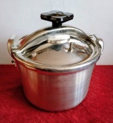 Szybkowar ciśnieniowy. z 1989 roku, nieużywany