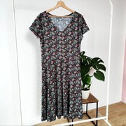 Sukienka Grey Wolf 40 L paisley za kolano MIDI trapezowa krótki rękaw