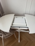 Stół Ikea rozkładany z krzesłami 