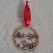 Drewniana bombka świąteczna „Wesołych Świąt” | Ozdoba na choinkę