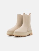 Kremowe botki sztyblety EVEN&ODD 40/26cm