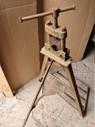 Imadło hydrauliczne ze stojakiem