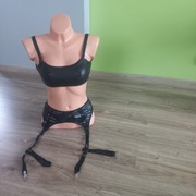 Top damski i pasek do ponczoch lateks       F 