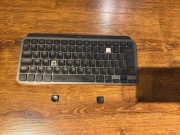 Klawiatura Logitech MX Keys Mini (kilka wypadających nasadek klawiszy)
