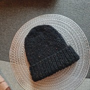 Czapka handmade z cekinami 