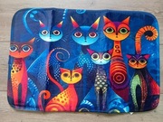 Dywanik łazienkowy z kolorowymi kotami