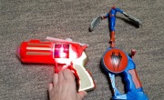 Zabawki dla chłopca podświetlany Pistolet police + latający spiderman