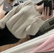 Lekki ażurowy sweterek 