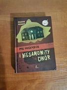 Pan Samochodzik i niesamowity dwór