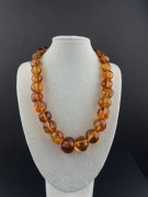 Stare, ręcznie wykonane naszyjnik z naturalnego bursztynu bałtyckiego.