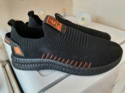 Buty sportowe czarne 40 mogą być dla chlopca albo dziewczyny