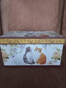 Kartonowe pudełko ze wzorem w kotki