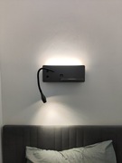 Kinkiet / reflektor LED z ładowarką oraz portem USB