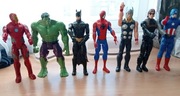 Zestaw 7 dużych figurek Avengers Marvel + Batman + Organizer