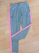 Dziewczęce spodnie DRESOWE r.128 NEXT 