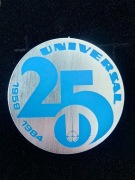 Wpinka Universal przypinka Universal Warszawa 25 LAT 1958 1984 PRL