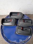 Klamki wewnętrzne Mitsubishi Outlander I 2.0 2003-2006