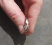 Pierścionek z białego złota z diamentami 