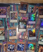 zestaw 250 niepowtarzalnych i oryginalnych kart Yu-Gi-Oh!