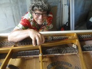 Stroiciel, strojenie pianin, fortepianów, pianino