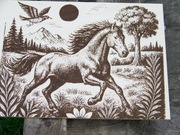 Obrazek wypalany w drewnie – Koń w krajobrazie górskim – Format A4