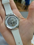 Zegarek swatch skin irony srebrny biały