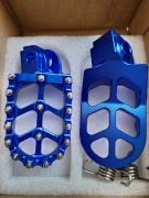 Podnóżki motocyklowe CNC +sprężyny 