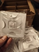 Wieszaki samoprzylepne