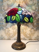 Lampa Witrażowa styl TIFFANY Stołowa Kwiaty Retro 48cm gabinetowa