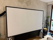 Ekran projekcyjny 105” do rzutnika - ręcznie wykonany z drewnianą ramą