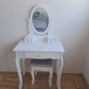 Toaletka biała z lustrem