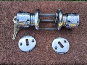 Zamek kompletny do drzwi wejściowych z gałkami retro