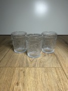 Trzy szklanki do drinków i napoi