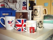 Kubek Diana, Karol + inne z motywem angielskim 6 szt  + stojak