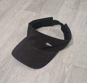 Czarny daszek sportowy do biegania