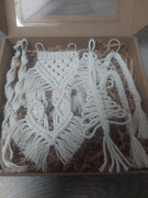 Box z ozdobami na choinkę z makramy