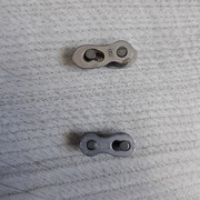 SPINKI DO ŁAŃCUCHÓW  8  i  7/8 RZĘDOWYCH . KMC + INNA. 2 SZT.