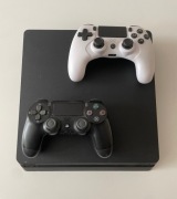 PLAYSTATION 4 SLIM 1 TB + 2 PADY + 4 GRY