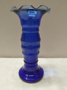 Niebieski flakon, wazon falbanka 