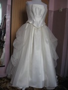 Kremowa suknia ślubna