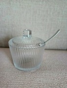 Cukiernica szklana z łyżeczką. 