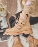 Buty botki bezowe jasne z klamrą nieocieplane lakierowane 40 41 