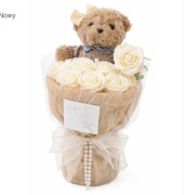 Uroczy Bukiet zapachowych kwiatów mydlanych FLOWER BOX z Misiem LED Kremowy
