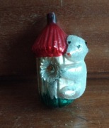 Stara bombka z PRL - miś przytulający sie do ula