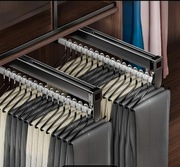 Wysuwany wieszak na ubrania 55,5 cm