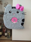 Piniata kot z donutem 