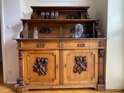 Przedwojenny Kredens z pięknymi rzeźbieniami 